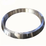 grote gesmede gerolde ring